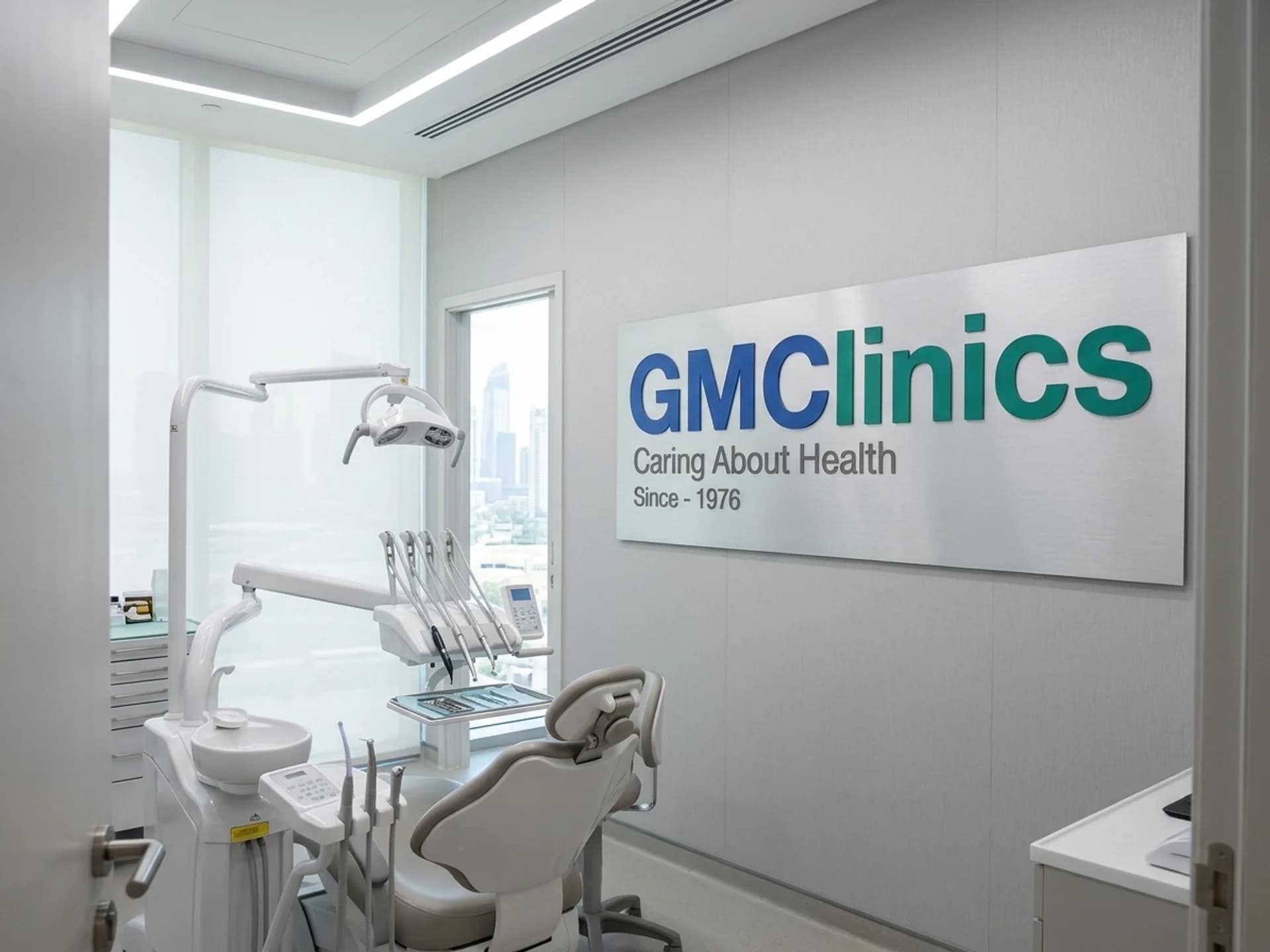 أربع جلسات تنظيف وتبييض سريع - Healthcare service image