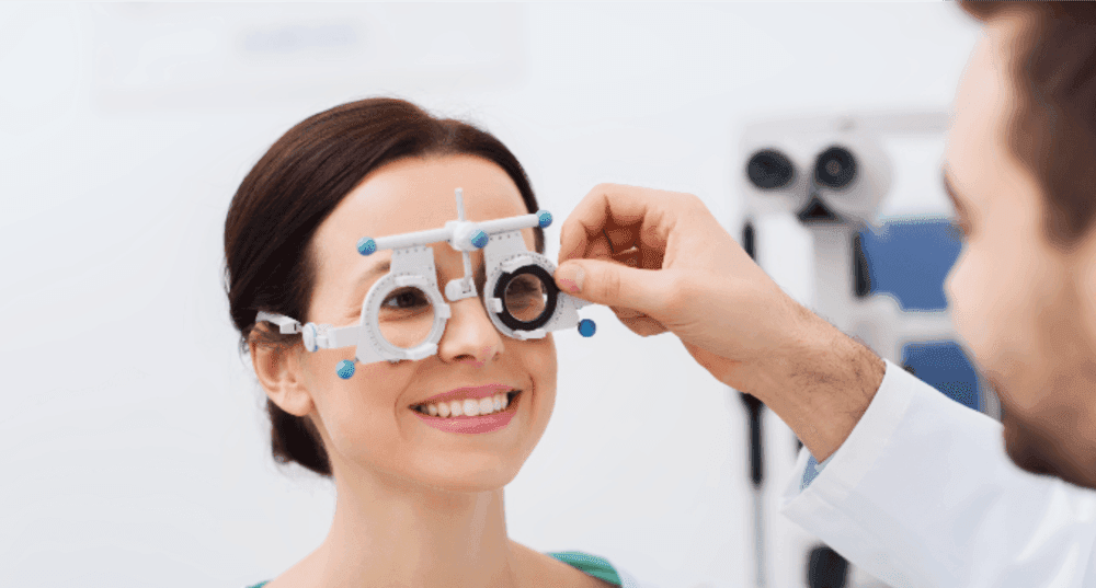  
فحص العناية بالعين (للبالغين) - Healthcare service image