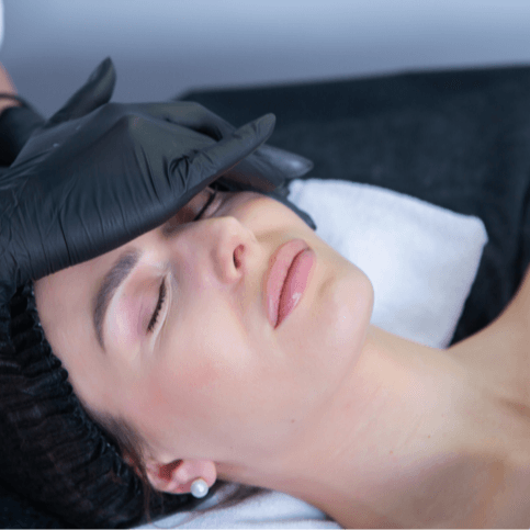  
تفتيح الوجه بالأكسجين - Healthcare service image